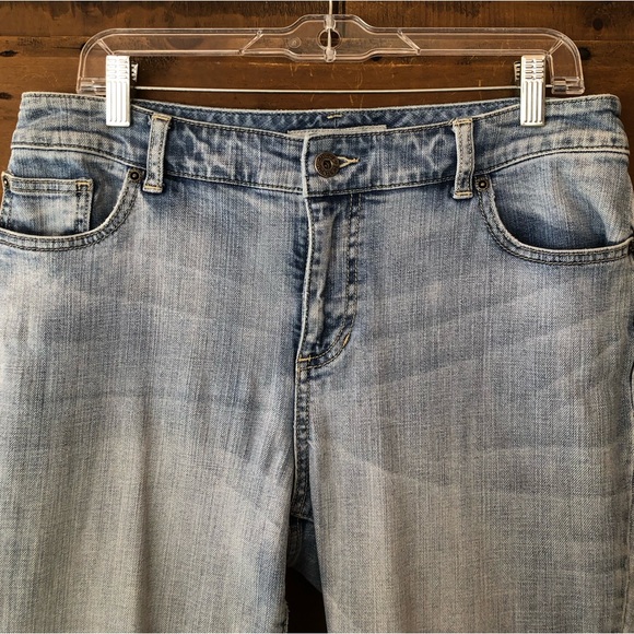 The Perfect Jeans - Chico’s Platinum straight-leg jeans in medium blue - Picture 3 of 12